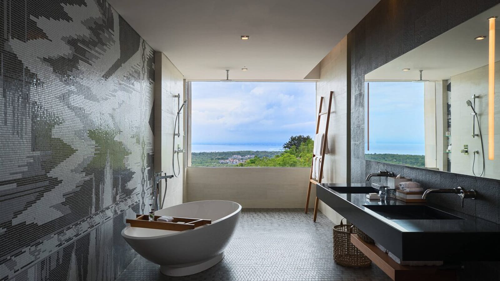 【Bali Travel Guide】Ultra-Luxurious Executive Suite ☆ The Bathroom is Bigger Than My Bedroom! ☆ Renaissance Bali Uluwatu Resort & Spa