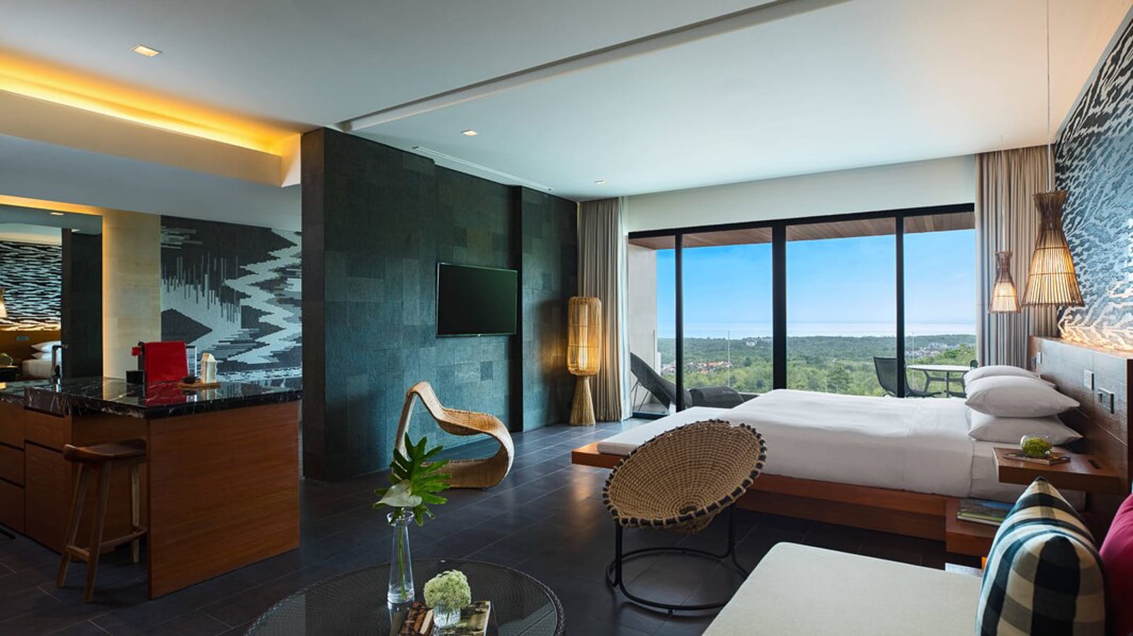 【Bali Travel Guide】How We Got a 5-Star Renaissance Bali Resort Suite for $0!! ☆ Marriott Bonvoy Points + Suite Night Awards in Action