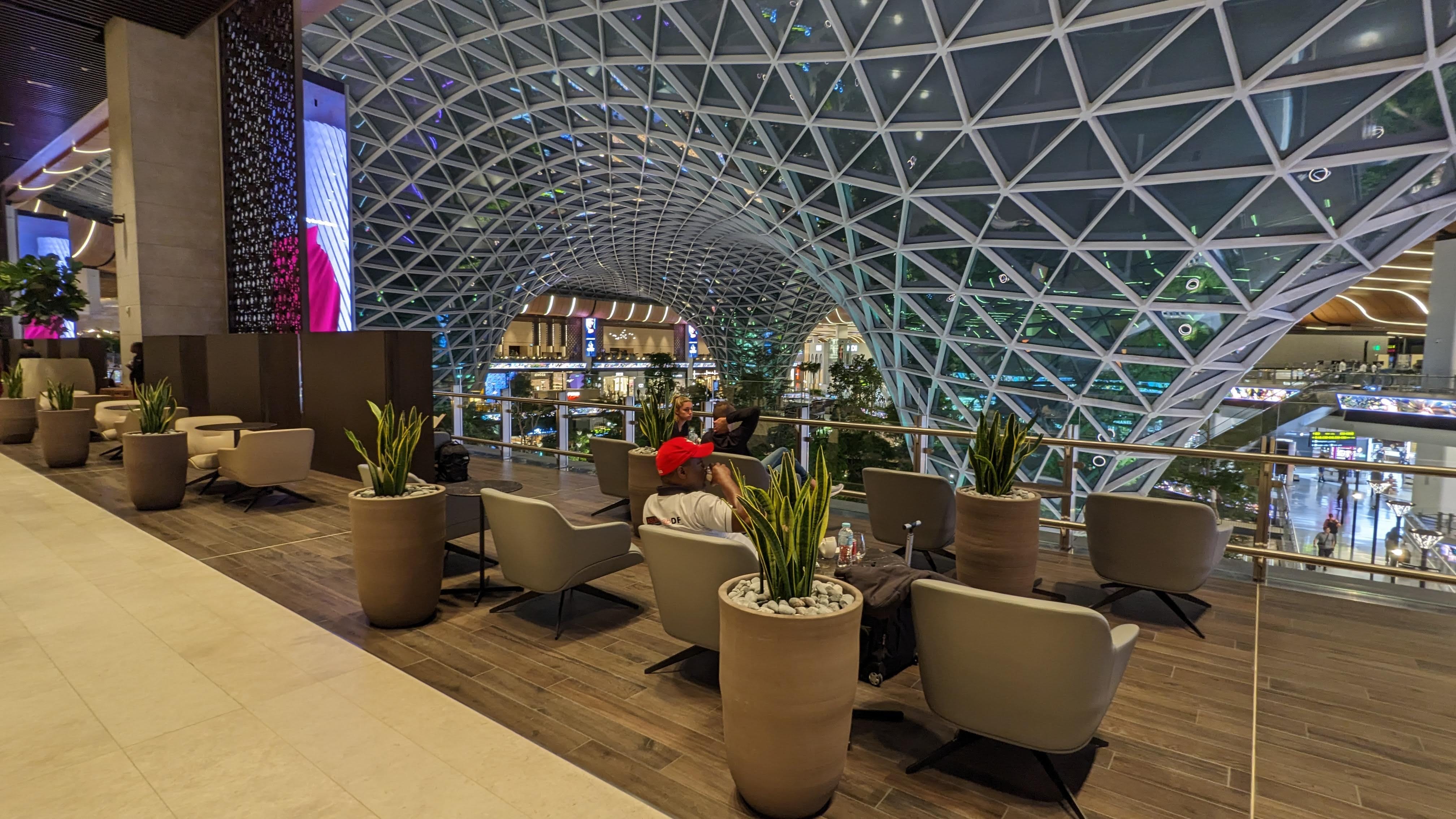 [Doha · Hamad Airport] Inside Qatar Airways' Newest 'The Garden' Business Class Lounge | Al Mourjan Business Lounge