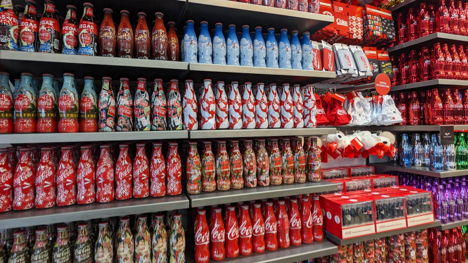 [Las Vegas Itinerary] The Charm of Red and White! Exploring the Amazing Coca-Cola Store Las Vegas