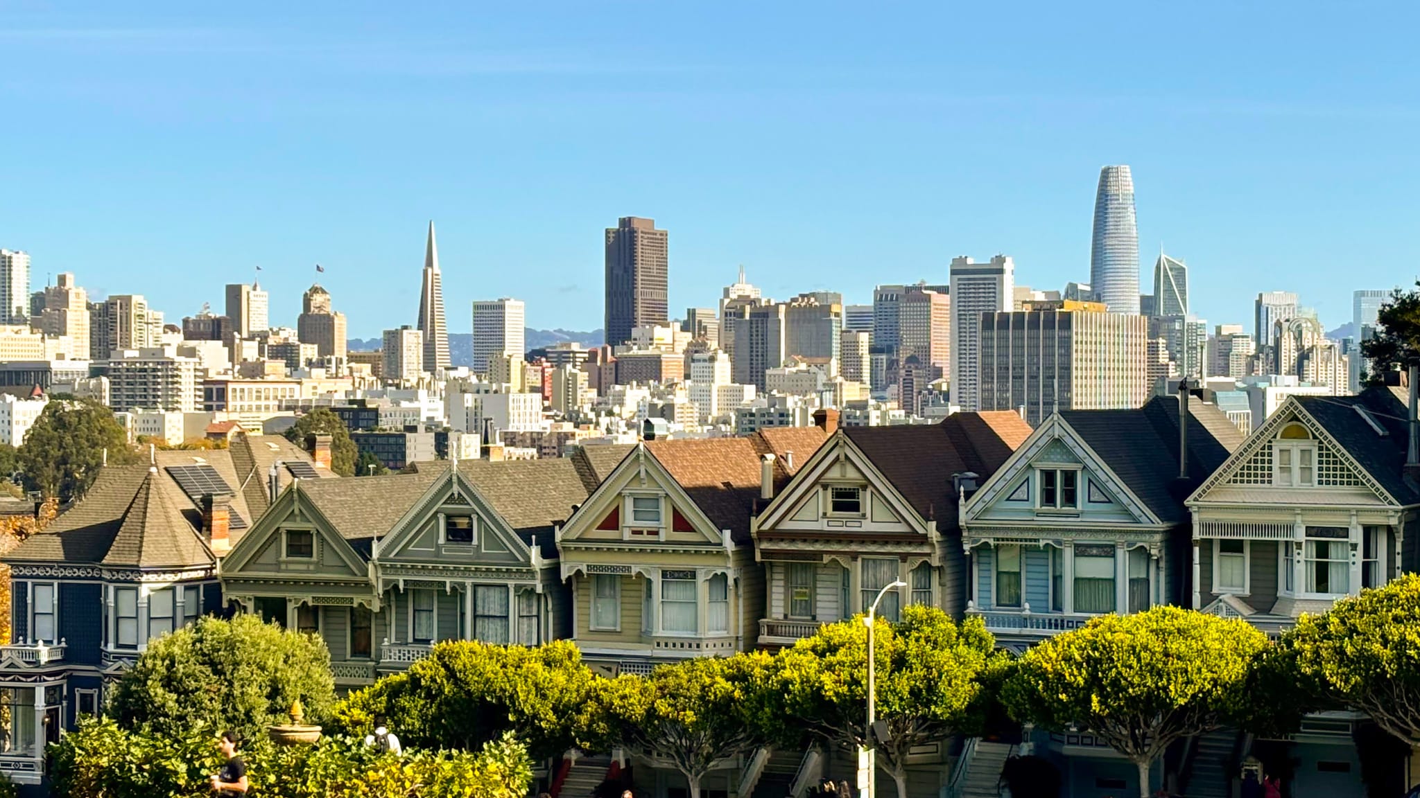 San Francisco Travel: The Colorful Painted Ladies ★ A Classic Skyline Where History Meets Modernity | Painted Ladies