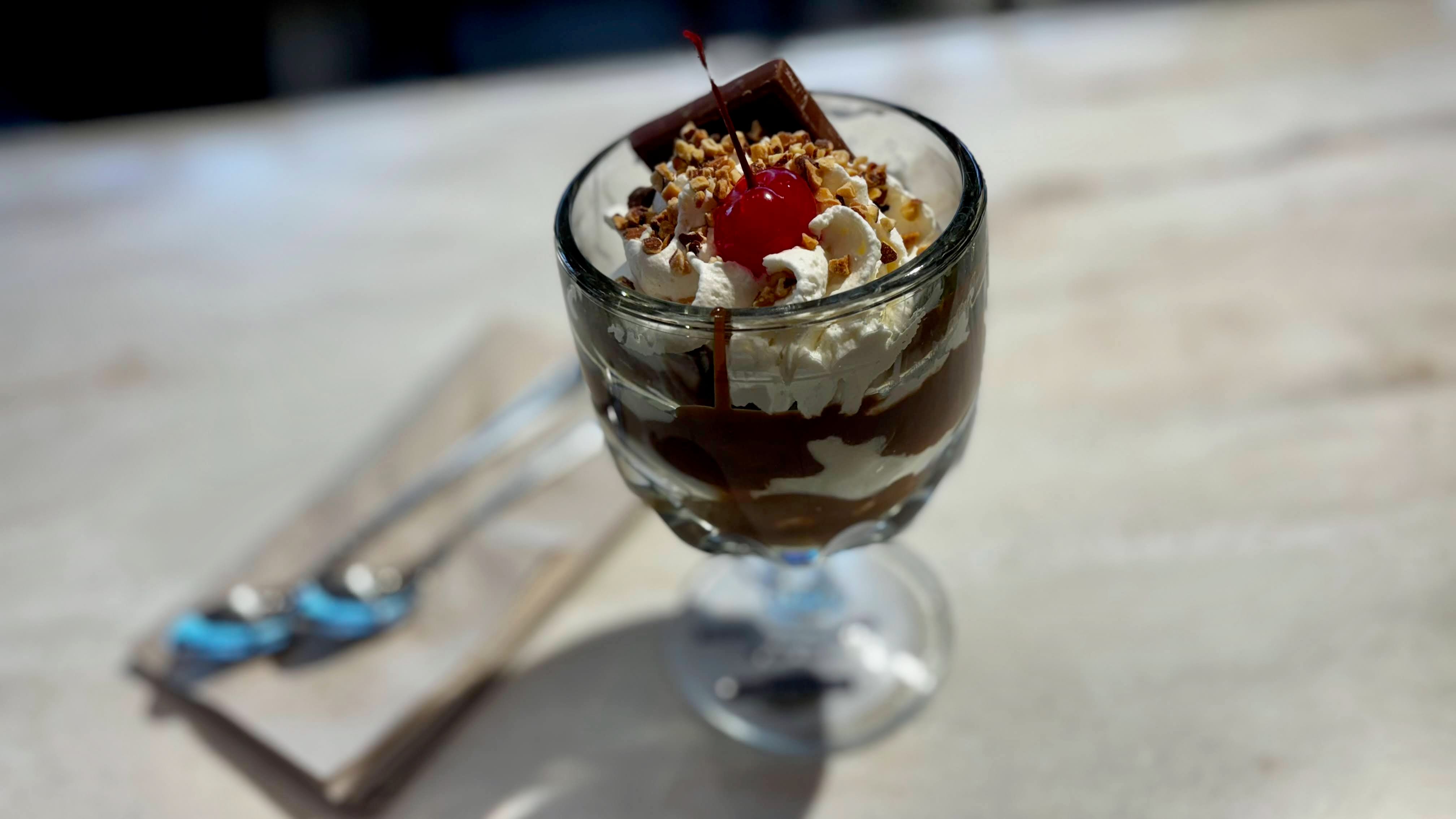 【A Sweet Corner in San Francisco】Nostalgic Factory, Ocean Views & Viral Desserts ★ Ghirardelli Square