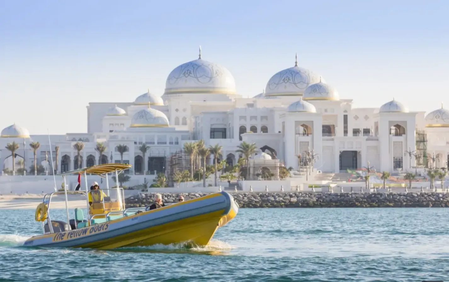 Speedboat tour of Abu Dhabi skyline