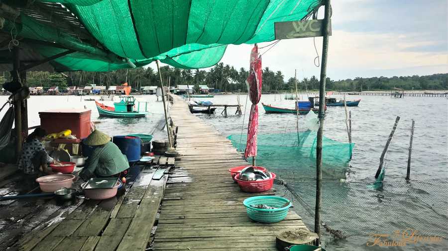 15 phu quoc floating restaurant