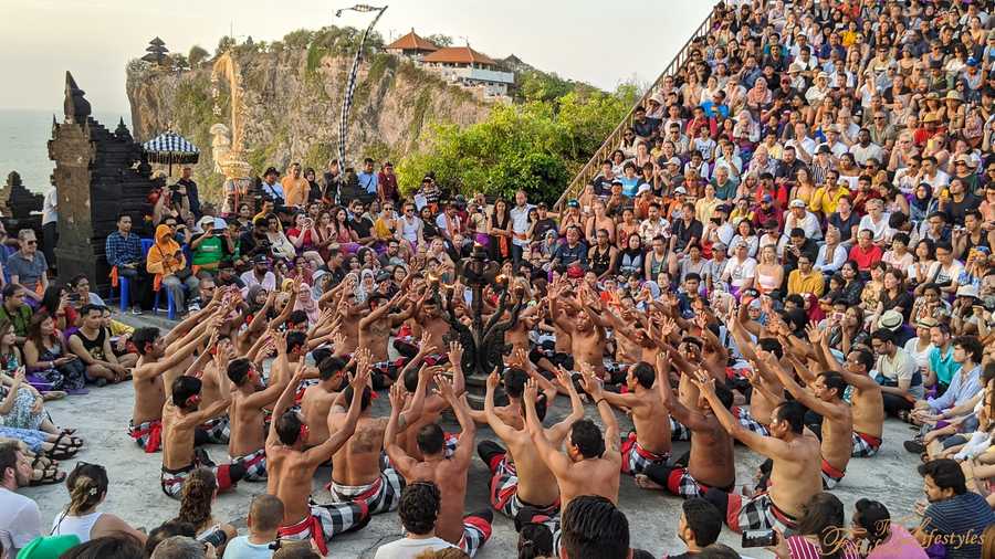 19 bali uluwatu temple