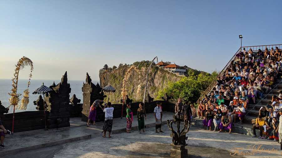 15 bali uluwatu temple