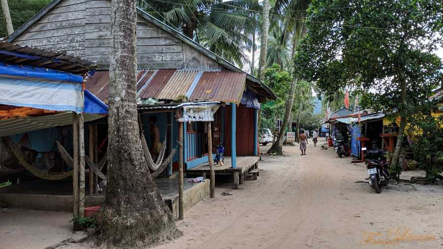 02 phu quoc floating restaurant