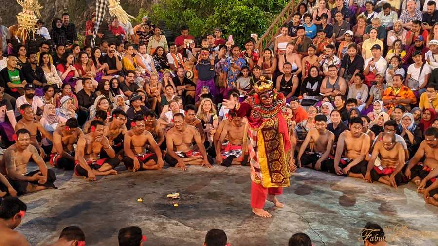 21 bali uluwatu temple