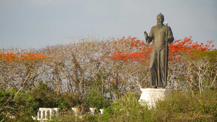 10 bali uluwatu temple